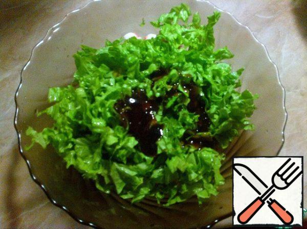 Drizzle with butter and sauce.
