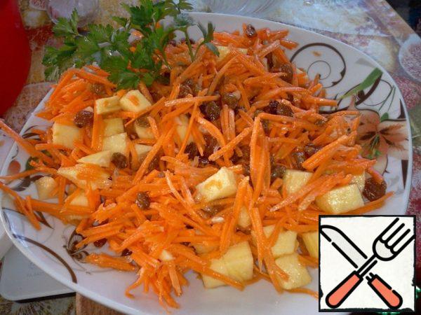 Mix with carrots, put on lettuce leaves (I used parsley for the season).
