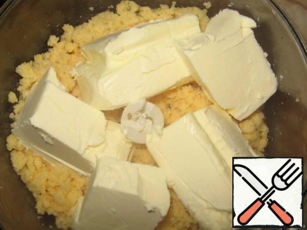Also chop the cheese, when it is already sufficiently crushed, add butter.
