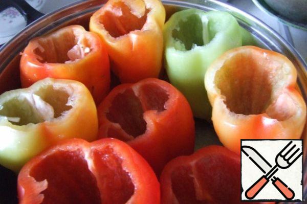 Preparation:
Wash the pepper well, remove the core (seeds), pour cold water and put it on the stove, when it boils, leave it on the stove for about 5-10 minutes.