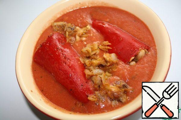 Fill the peppers with the filling and put them in a mold.
If the filling does not fit, then just pour it into the juice.
Preheat the oven to 200 degrees and bake for about 35 minutes