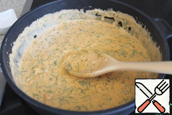 Last of all, add sour cream, mix again and bring to a boil.
