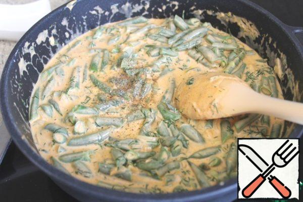 Add the green beans and simmer under the lid until the beans are ready.