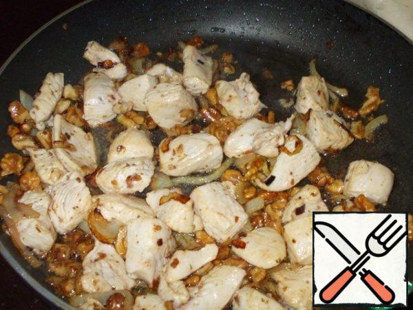 Fry the fillet for just 2 minutes so that it turns white.
