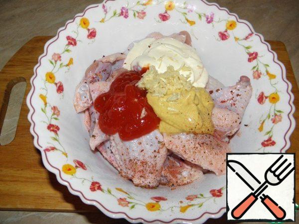 Add ketchup, mayonnaise, mustard, salt, spices, garlic to the chicken pieces.
