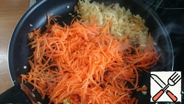 Then add and fry the carrots for a couple of minutes.
