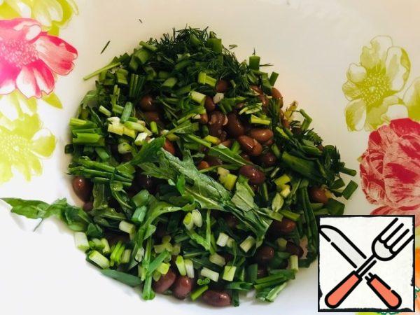 Mix the greens with the warm beans.
