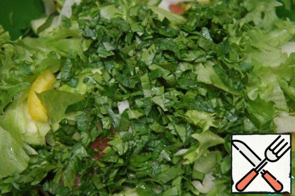 If desired, you can add finely chopped green onions and a little parsley and dill to the salad.
