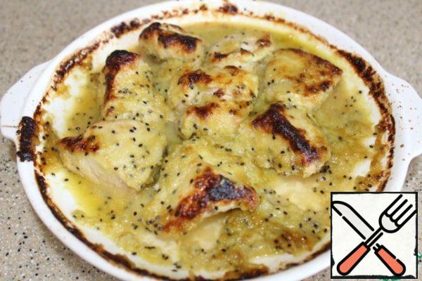 String beans in flour sauce are used as a side dish.