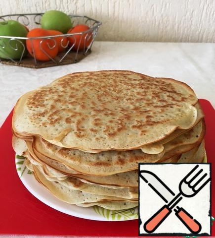 At the end of time, proceed to the frying. Fry on medium heat, on a bare frying pan, without oil. The approximate number is about twenty medium pancakes. Bon appetit!