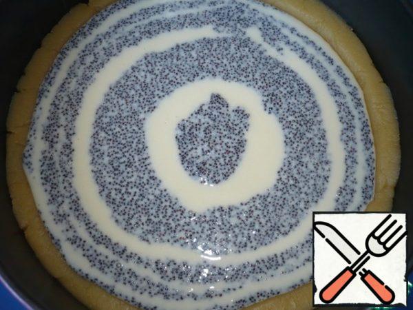 Do this with all the stuffing. The filling will spread itself in shape. (You can shake the mold with the contents slightly to make sure that the filling is evenly distributed).
