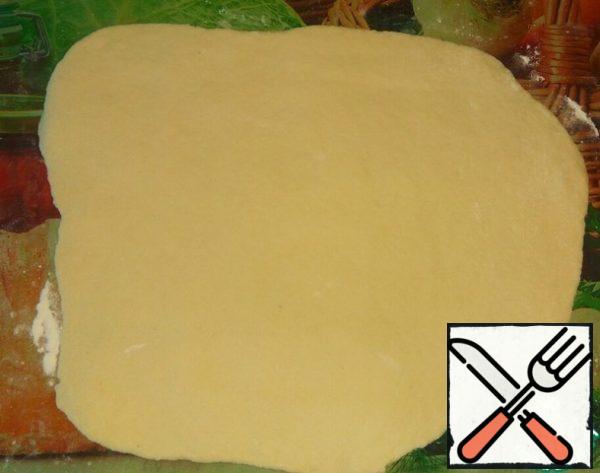 Roll out the dough into a layer 2-3 mm thick.
