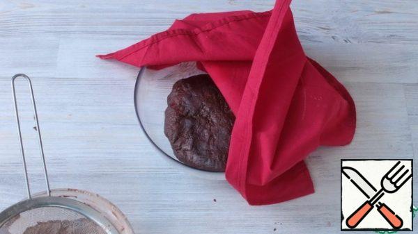 Put the dough on the table and knead well for 5-10 minutes. Yeast dough loves to be kneaded by hand. It's just that cakes are advised to cook only in a good mood.
Grease the bowl with vegetable oil. Cover with a towel and put in a warm place for 40 minutes...60 minutes.