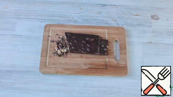 Cut the chocolate into pieces. Grate the orange zest.
