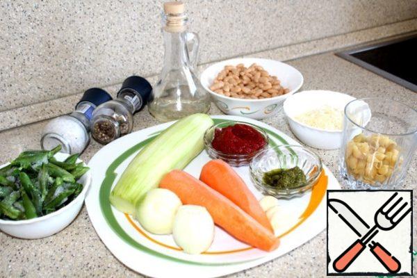 Products. Vegetables are washed, cleaned. Cut the beans into pieces 2-3 cm long, wash the white beans, grate the cheese on a fine grater. Pesto didn't reveal everything, just what to serve. Pasta in shells, but short horns are also suitable, and you can also break spaghetti.
