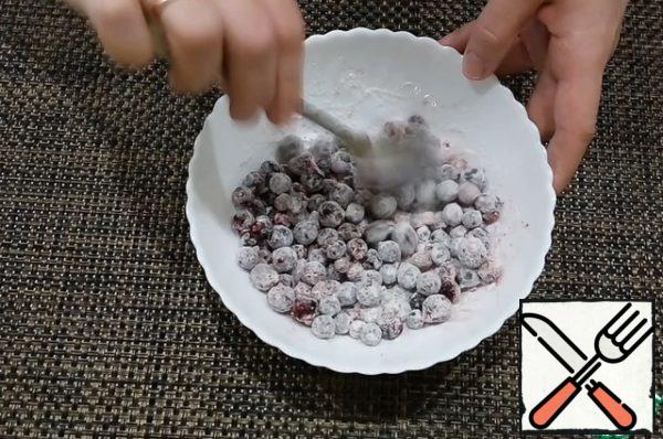 In a separate bowl, mix the starch with the berries. This time I used frozen berries.
