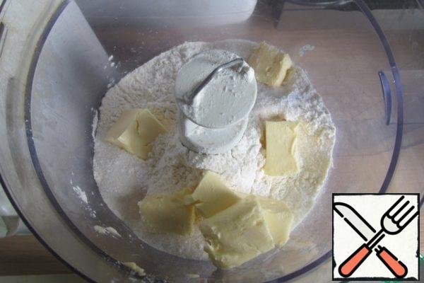Put all the ingredients for the dough, except the eggs, into the bowl of a blender.
