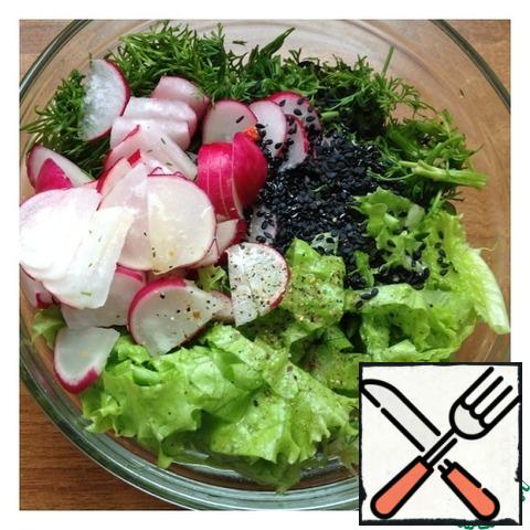 Radish cut into thin semi rings, finely chop dill. Lettuce cut at random. Add salt, pepper, olive oil and sesame. Salad mix.