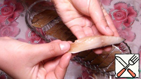 After a day, cut the fish into portions and serve to the table.
And I wish you a pleasant appetite, good mood and all the best!