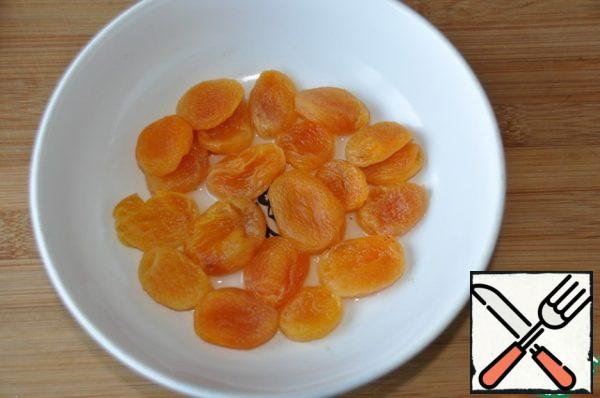 Pour boiling water over the dried apricots for 5 minutes.
