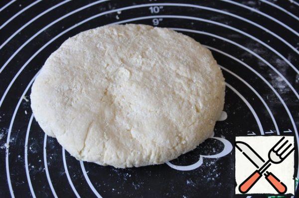 Knead a soft elastic dough, put it in a bag and send it to the refrigerator for 30 minutes.
