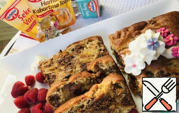 Call all your friends and enjoy this cake together.