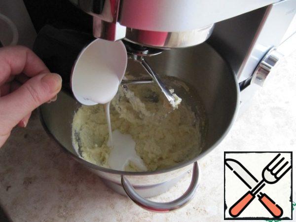 Add kefir (sour cream or yogurt), mix.
