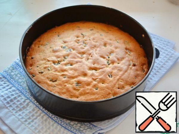 Bake in the oven at 160-180 °C until cooked. Determine readiness by piercing the middle with a toothpick, it should remain dry. Remove the pie from the mold and cool completely.
