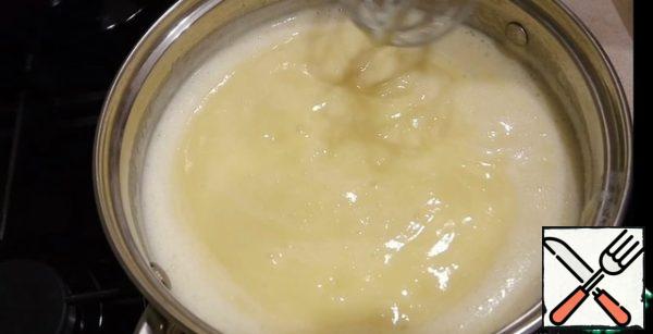 In boiling milk, pour the mixture and stir constantly until the custard boils.