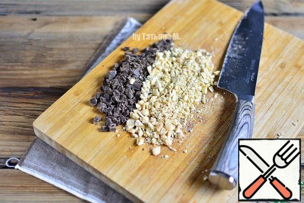 Chop the nuts and chocolate with a knife.
