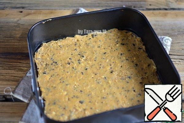 Cover the square (24x24) with parchment, just grease the parchment paper. Lay out the dough and smooth it with a spatula over the entire shape.
