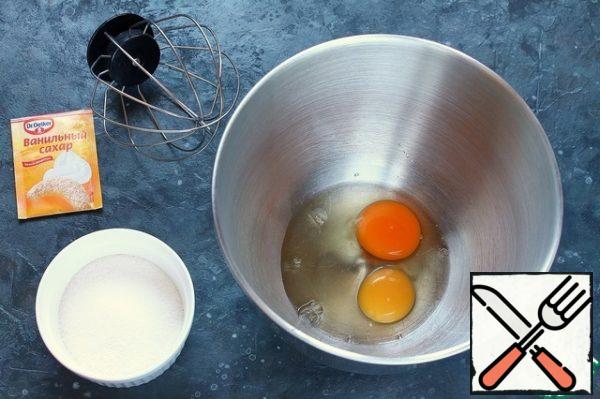 In the bowl of a mixer, mix eggs, salt, sugar, vanilla sugar. Whisk until fluffy.
