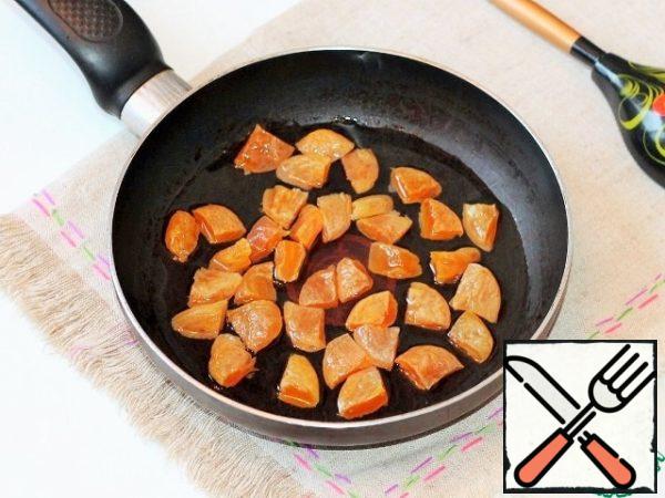 Pieces of dried apricots put in a pan and pour water (a little), cook on low heat, ~ 20-30 minutes.
