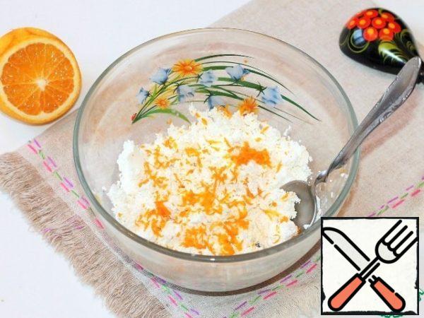 Add 1 tablespoon of zest to the cottage cheese.