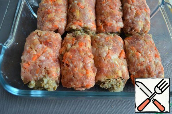 Put the semi-finished products in a heat-resistant mold.
