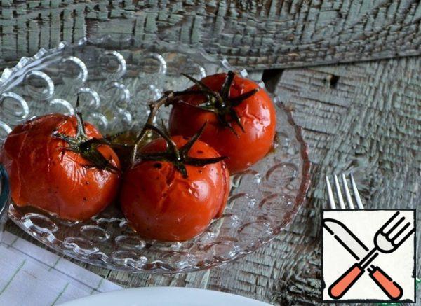 Fry tomatoes in parallel,
one or two per serving,
pour soy sauce and olive oil to taste.
10 - 12 minutes, depending on the size.