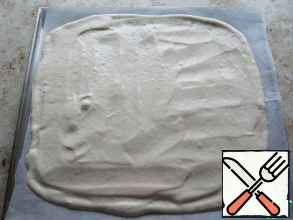 The size of the baking sheet is 40x30 cm. Bake the sponge cake on a baking sheet covered with baking paper. bake in a preheated 170-180°C oven for about 20 minutes. Readiness is determined by a dry chip or lightly pressing a finger into the center - the finger should not fall into the dough.
