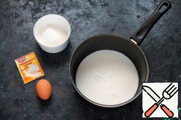 Custard: Pour the milk into a ladle and heat it up a little until it becomes warm.
Add egg, sugar, vanilla sugar and starch. Stir and put on a slow fire. Stir constantly, bring to a boil and cook for another 30 seconds. The mixture should thicken. Remove from the heat.
