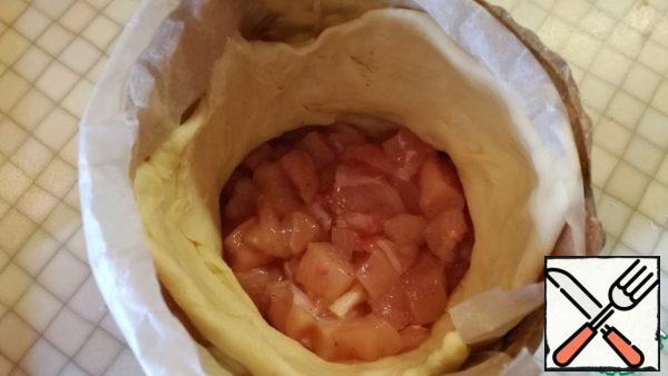 The first layer is laid out chicken fillet.
