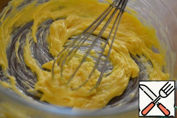 In a separate bowl, grind 2 yolks and melted (already cooled) butter. Mix with the dough.
