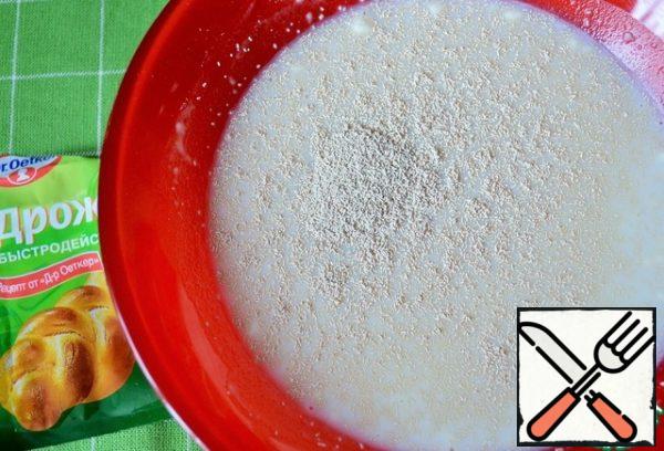 Put all the products on the kitchen table for 2-3 hours.
Prepare the dough, for which mix warm milk,
1 tablespoon of sugar, 1 tablespoon of flour and yeast.
Cover and put away in a warm place for 10-15 minutes.
