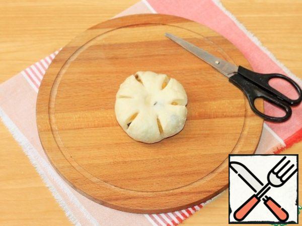 Take scissors and cut on the sides (6-9 times).
