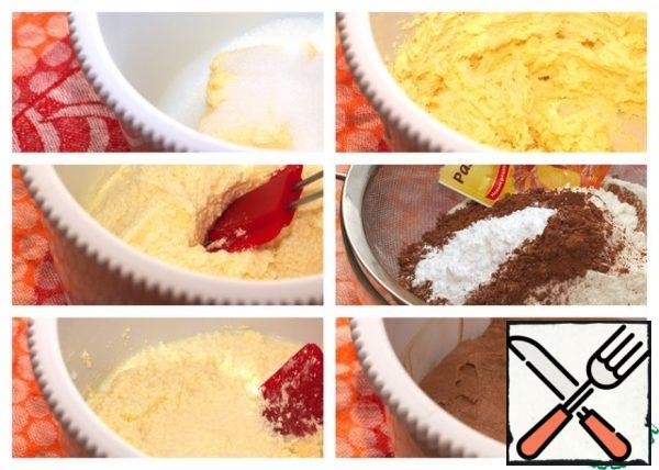 To make cupcakes, grind butter with sugar, add eggs one at a time and beat lightly, pour in milk, mix. Mix the sifted flour, baking powder, cocoa powder. Combine the butter-flour mixture, mix until smooth.
