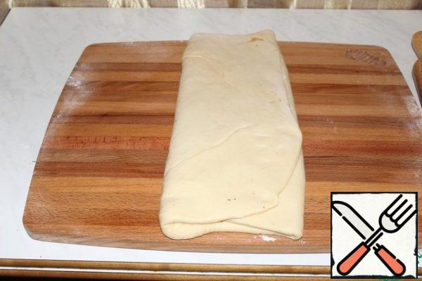 Cover with the other side of the dough.
