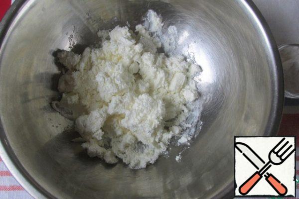 Put gelatin with juice in a slow cooker for 20 seconds and dissolve.
Mash the cottage cheese. If there are grains in the cottage cheese, wipe it through a sieve.