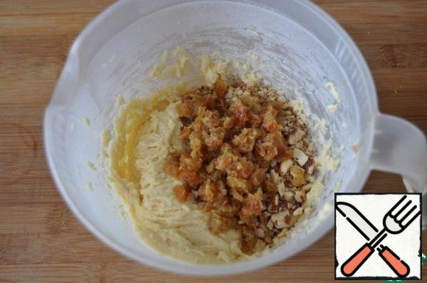 Add the soaked raisins and chopped almonds to the dough.
