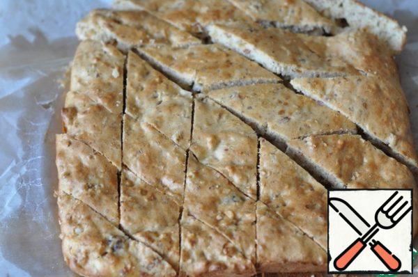 Cut the finished hot cookies into lozenges with a sharp knife.
