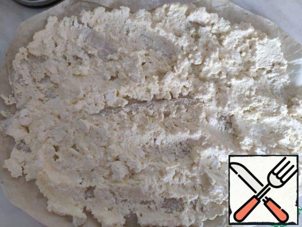 Spread the resulting mixture on the pita bread.
