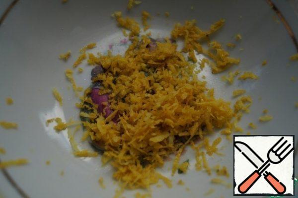 Remove the zest from the lemon.
