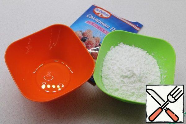 If you want to decorate your Easter cake as well as I do, for this we need to prepare sugar eggs in advance. To do this, you need to measure 10 grams of protein and 110 grams of powdered sugar, which you need to sift.
